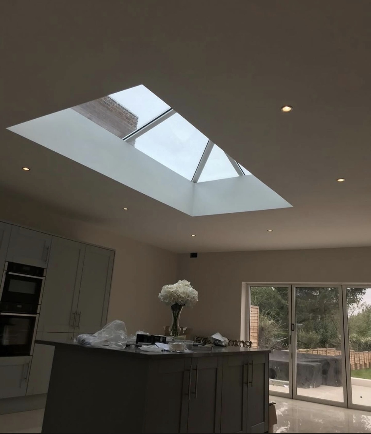 Kitchen extension with roof glazing and recessed lighting